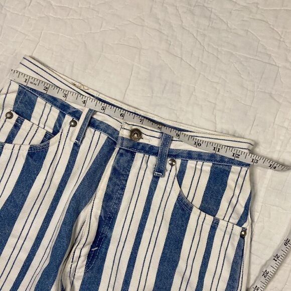 Vintage Levi’s Striped Cotton High Waist Shorts size 5 - Picture 5 of 7